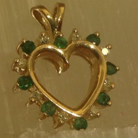 14K Emerald Diamond Heart Pendant - Picture 3 of 4